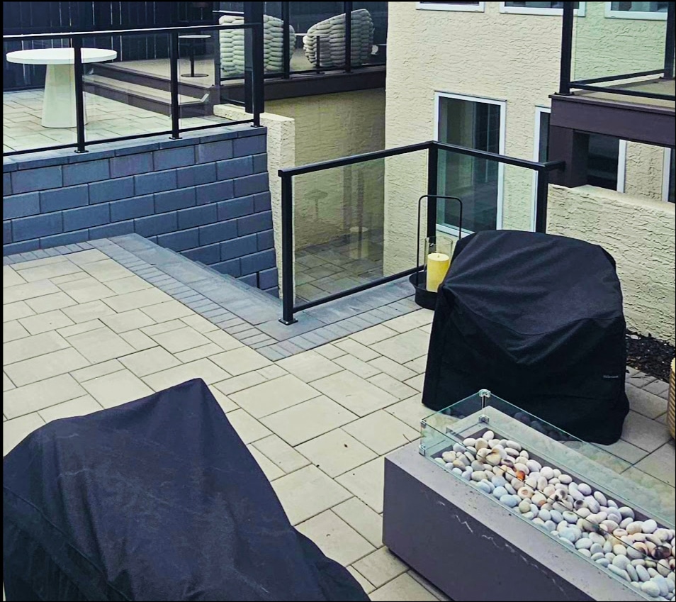 Louvered roof pergola for all-season use